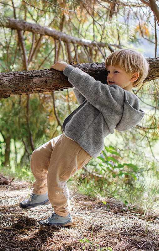 Lifestyle photo of boy in Engel wool fleece jacket in gray melange