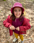 Girl wearing the Pickapooh organic cotton Fritzi sun hat in Azalea