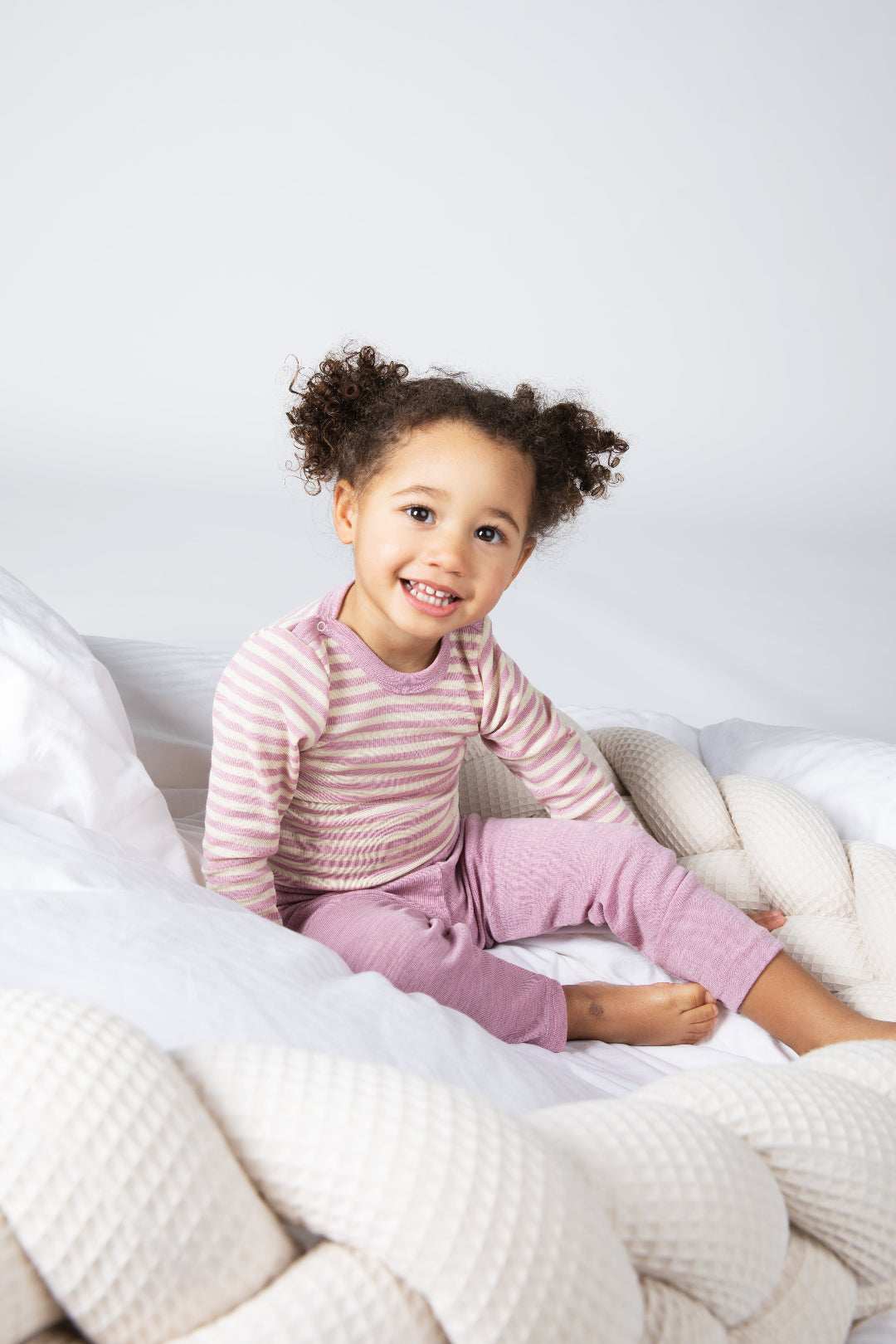 Toddler in Engel 100% wool baby leggings in rose heather