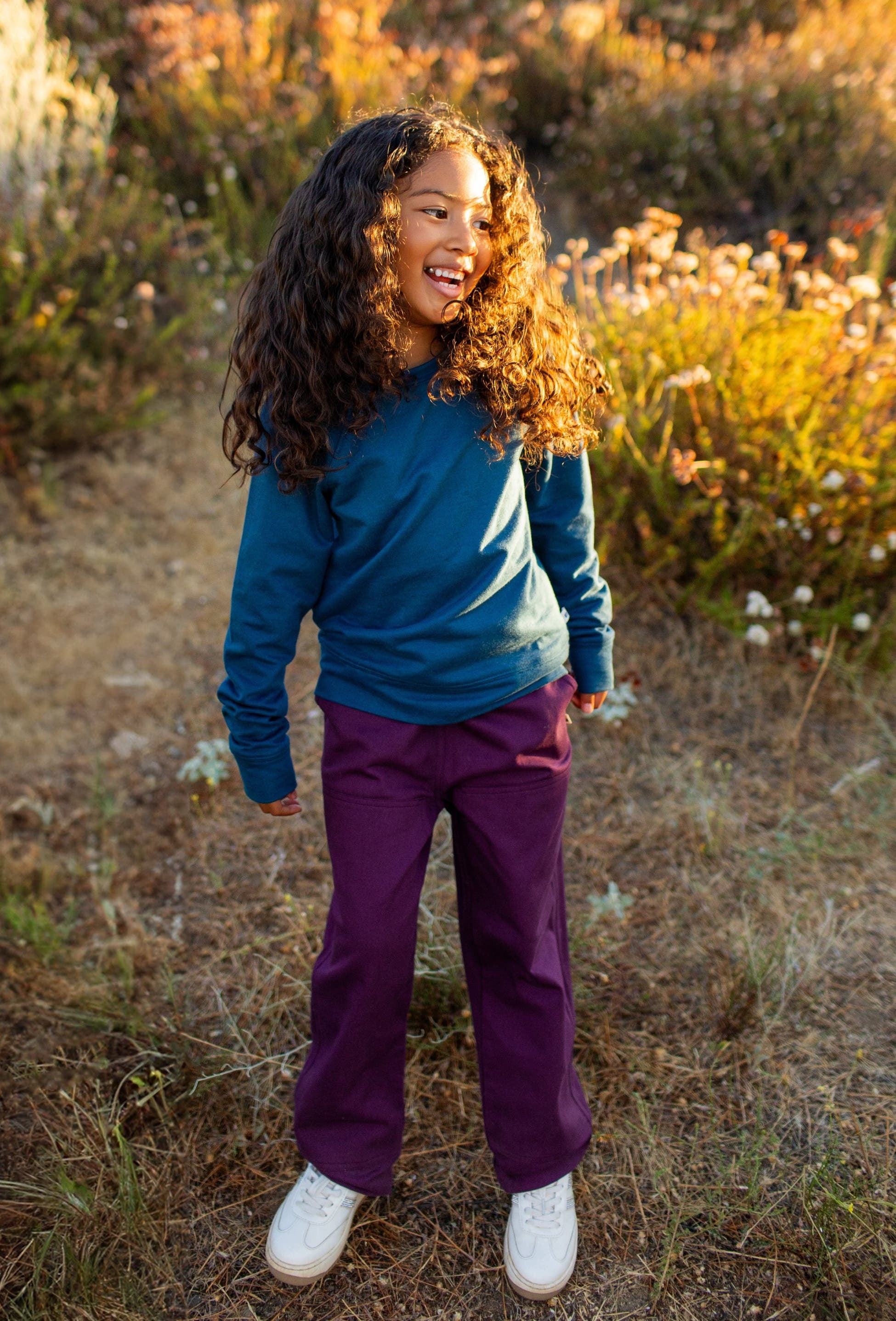 Lifestyle of girls in Jackalo Jules pants in plant