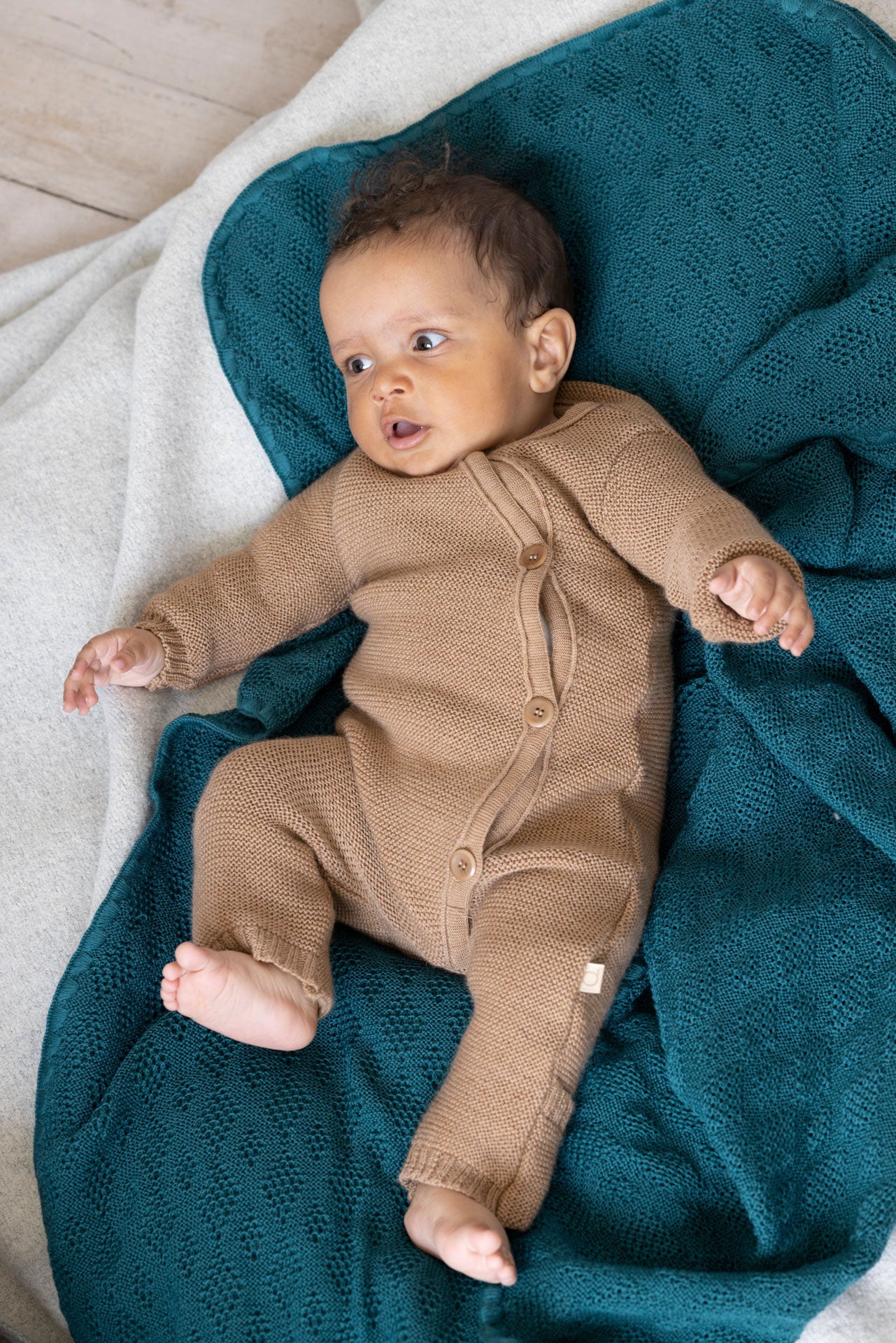 files/Disana_knitted_overall_caramel_lifestyle_-2.jpg