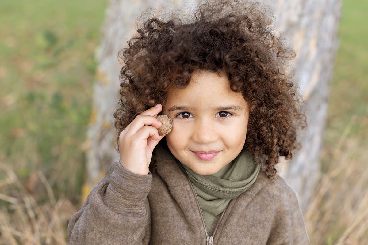 Lifestyle photo of the Engel kids wool jacket in walnut melange