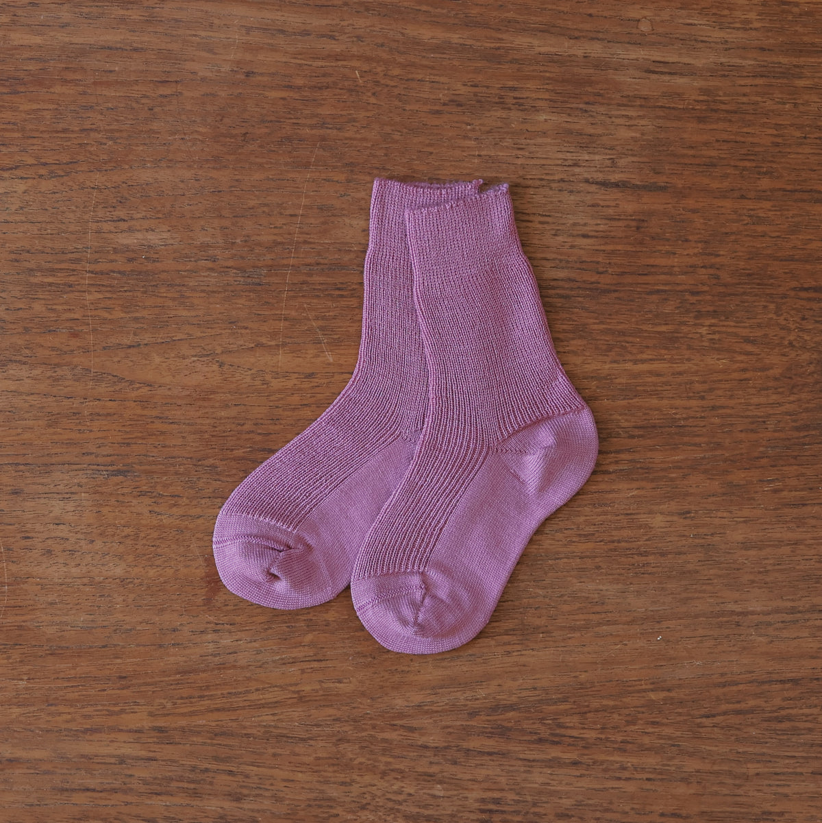 Grodo fine ribbed organic wool socks in antique rose