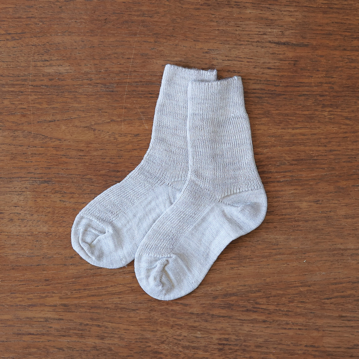 Grodo fine ribbed organic wool socks in sand
