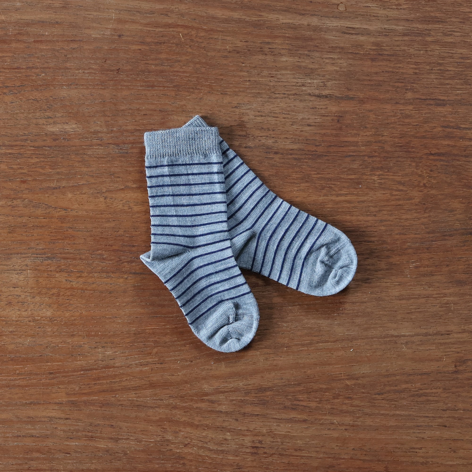 Grodo lightweight wool-cotton socks in gray-navy stripe