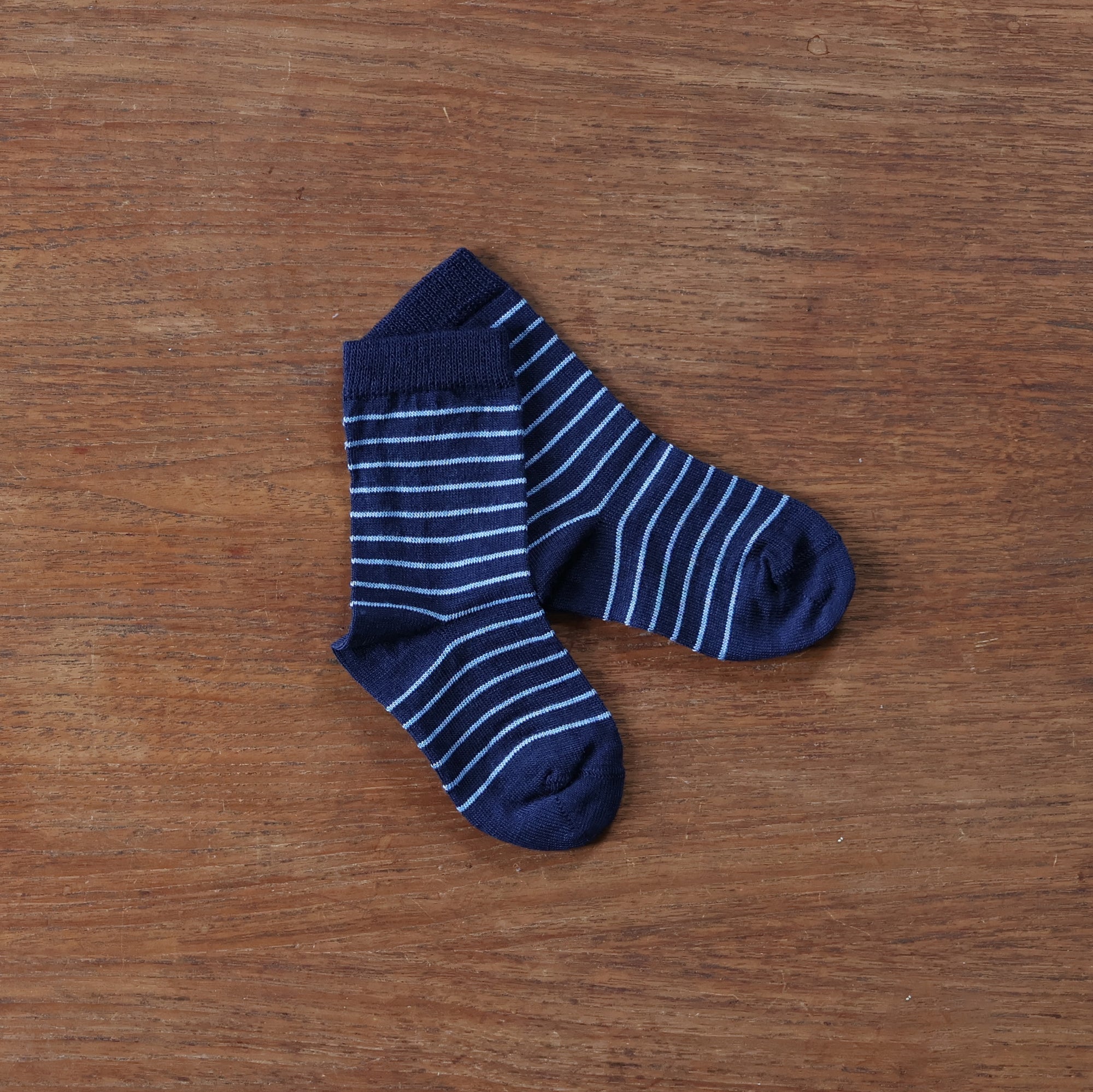 Grodo lightweight wool-cotton socks in navy-blue stripe