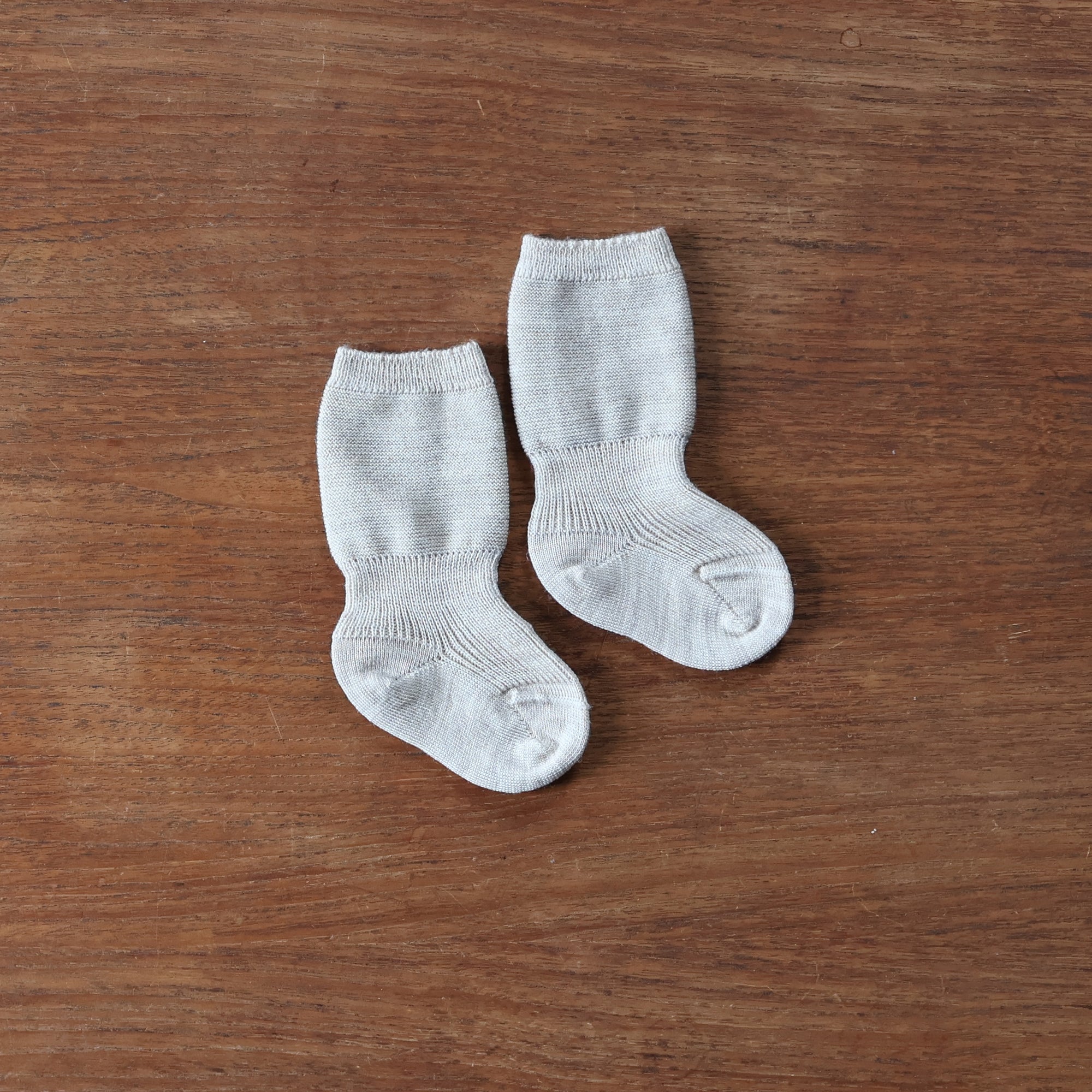 Grodo fine knit wool baby socks in sand