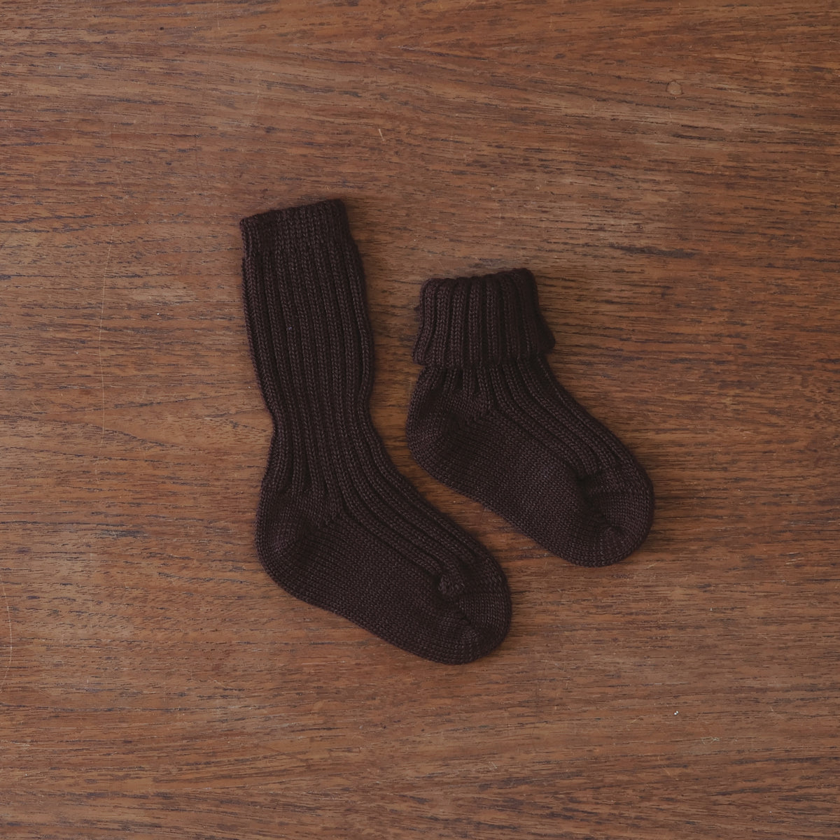 Grodo wool thick ribbed baby socks in chocolate