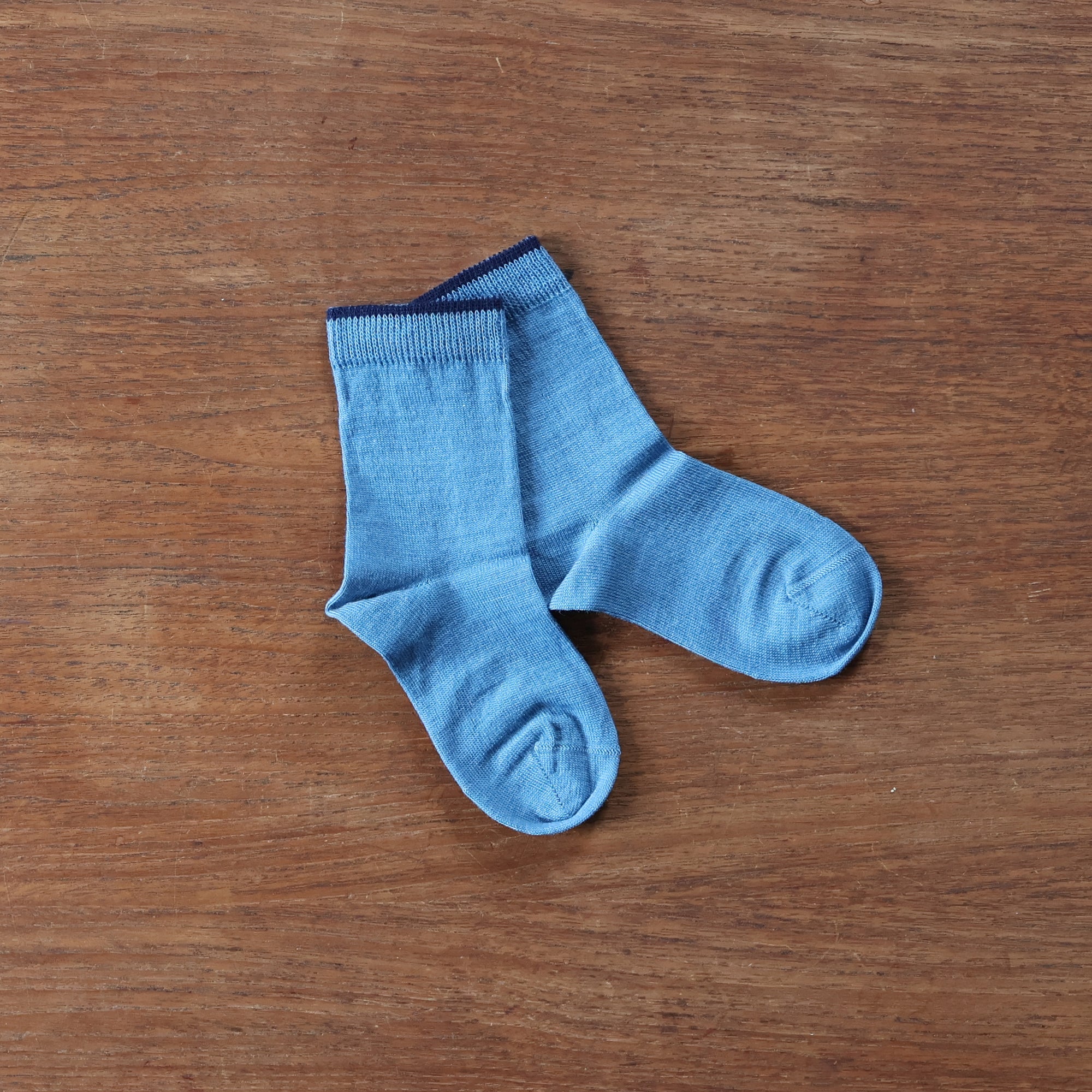 Grodo wool cotton kids socks in blue with a navy trim