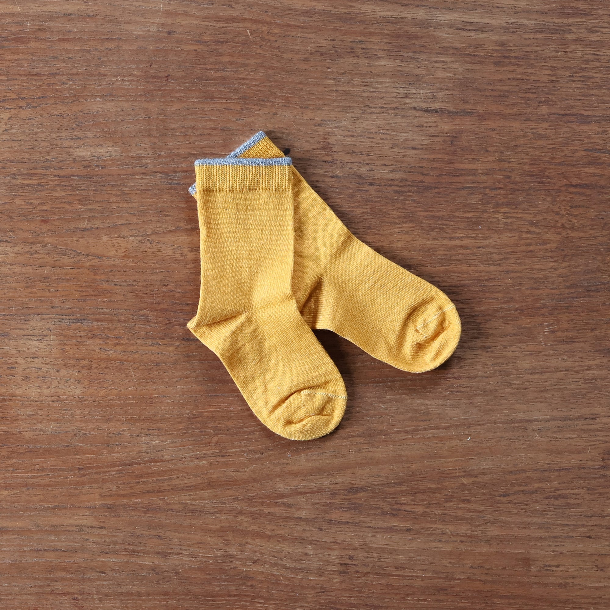 Grodo wool cotton kids socks in mustard with a gray trim