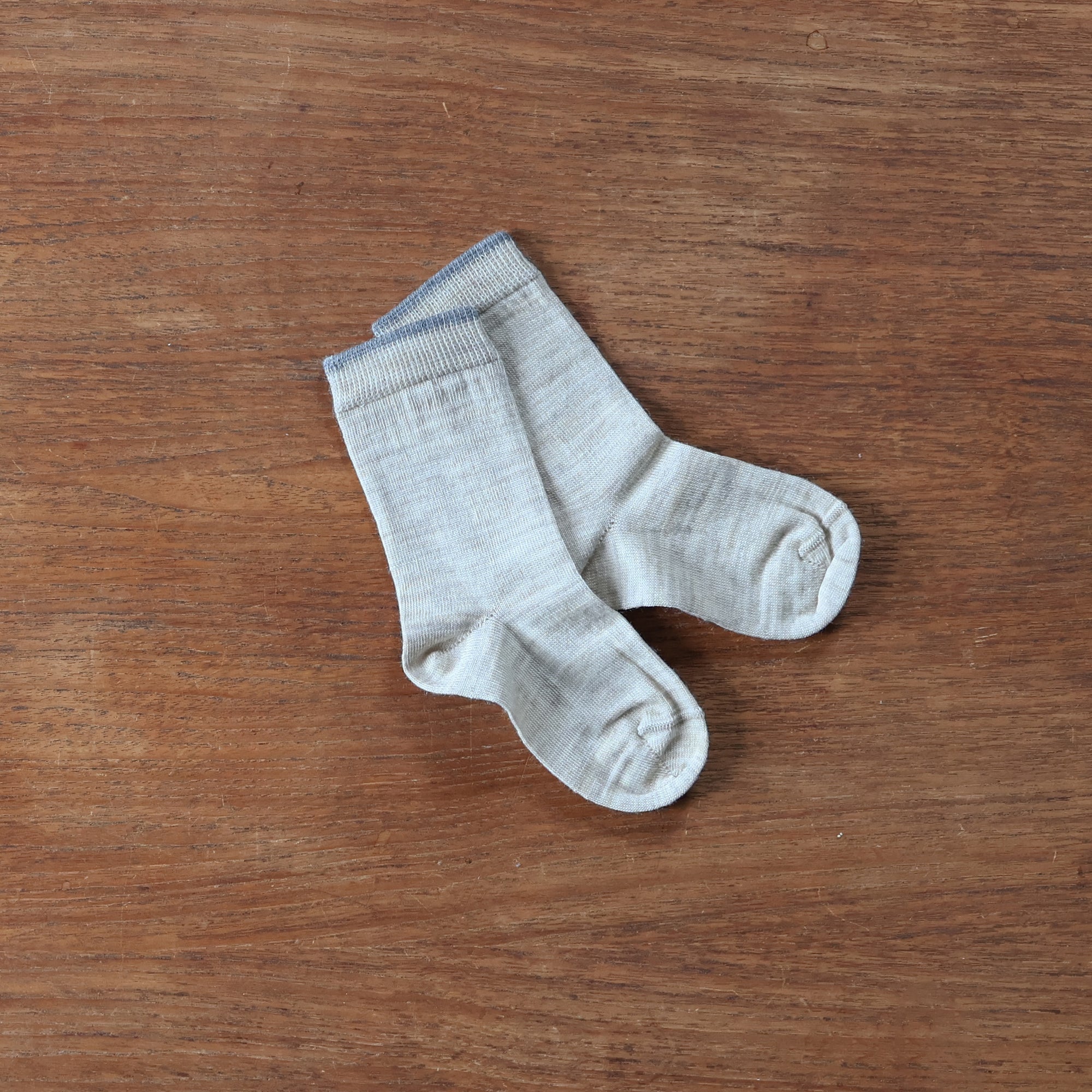 Grodo wool cotton kids socks in sand with a gray trim