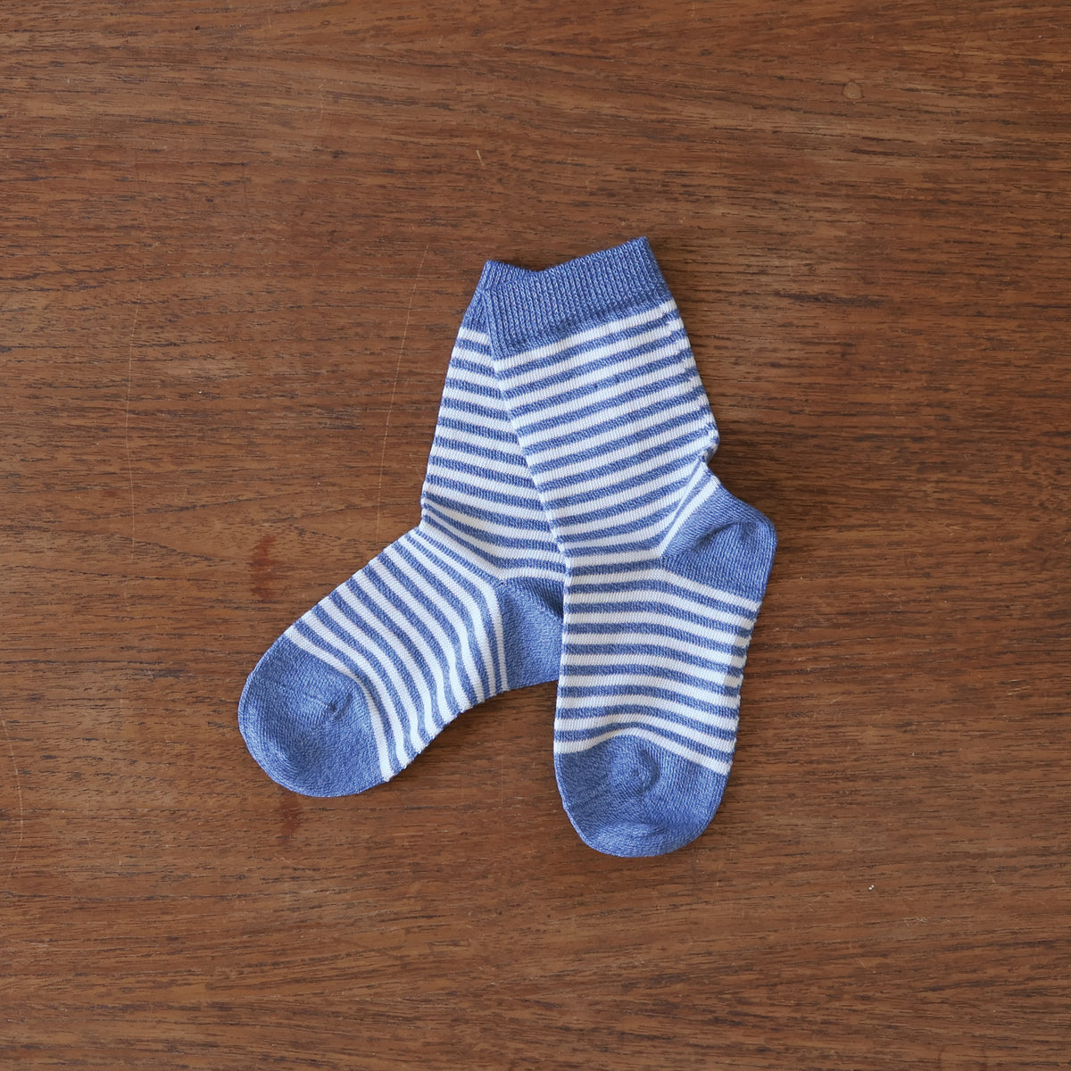 Grodo Organic Cotton thin stripe kids socks in denim-natural