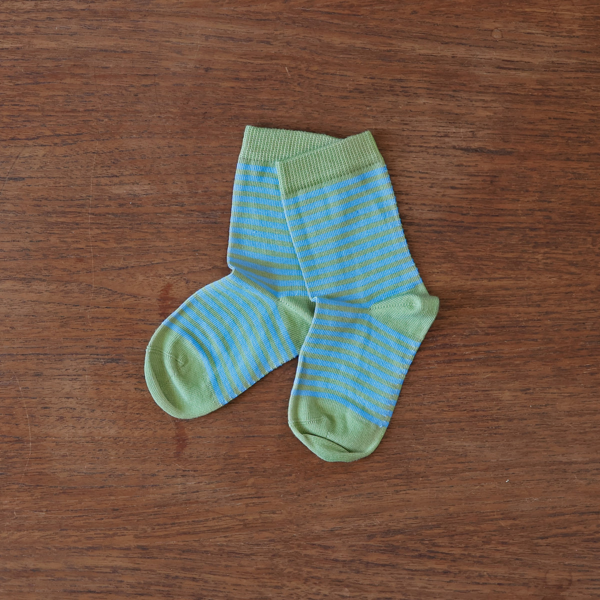 Grodo Organic Cotton thin stripe kids socks in kiwi-turquoise