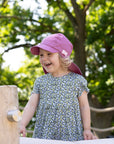 Child playing in pickapooh Legionar organic cotton hat in azalea