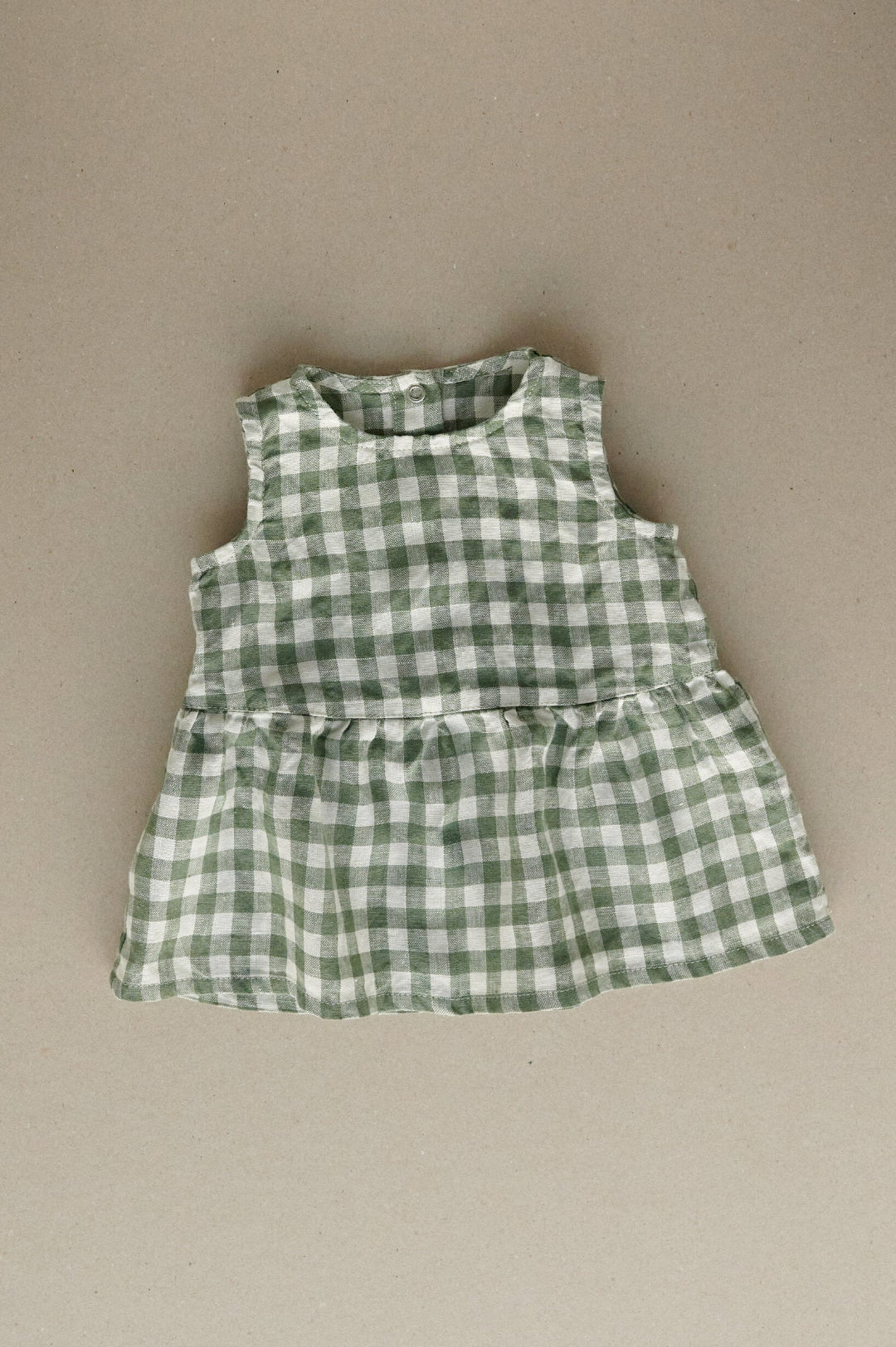 Sleeveless linen dress in green gingham